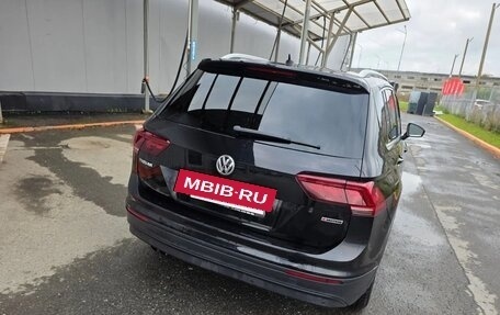 Volkswagen Tiguan II, 2018 год, 2 400 000 рублей, 4 фотография