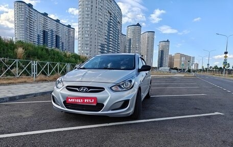 Hyundai Solaris II рестайлинг, 2013 год, 750 000 рублей, 1 фотография
