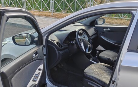 Hyundai Solaris II рестайлинг, 2013 год, 750 000 рублей, 9 фотография