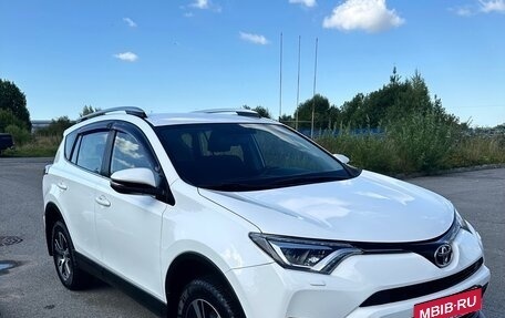 Toyota RAV4, 2018 год, 2 300 000 рублей, 2 фотография