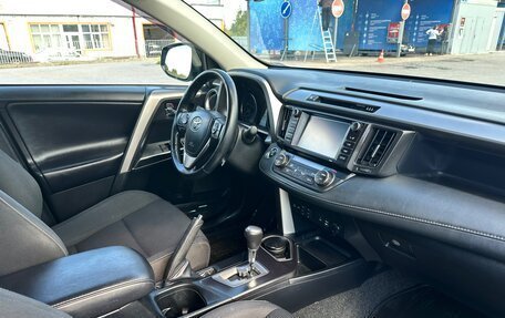 Toyota RAV4, 2018 год, 2 300 000 рублей, 7 фотография