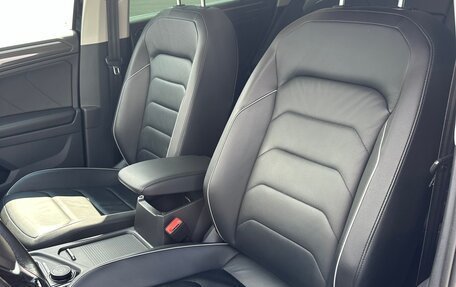 Volkswagen Tiguan II, 2018 год, 2 680 000 рублей, 19 фотография