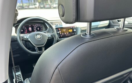 Volkswagen Tiguan II, 2018 год, 2 680 000 рублей, 21 фотография