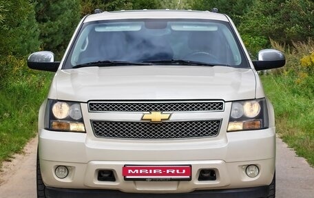 Chevrolet Tahoe III, 2012 год, 1 900 000 рублей, 2 фотография