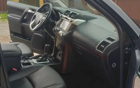 Toyota Land Cruiser Prado 150 рестайлинг 2, 2015 год, 3 200 000 рублей, 7 фотография