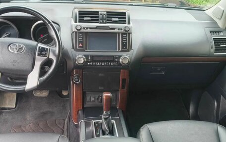 Toyota Land Cruiser Prado 150 рестайлинг 2, 2015 год, 3 200 000 рублей, 12 фотография
