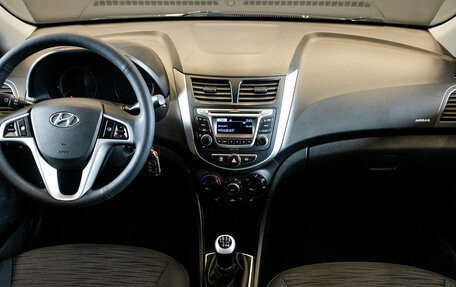 Hyundai Solaris II рестайлинг, 2015 год, 990 000 рублей, 5 фотография