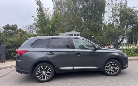 Mitsubishi Outlander III рестайлинг 3, 2016 год, 1 870 000 рублей, 5 фотография