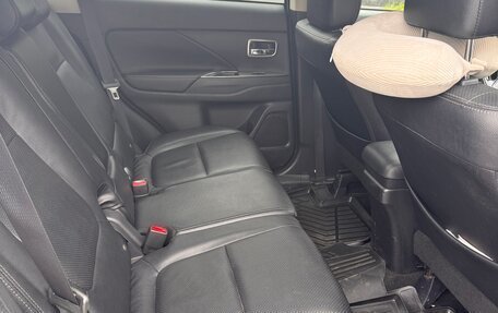 Mitsubishi Outlander III рестайлинг 3, 2016 год, 1 870 000 рублей, 8 фотография
