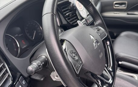 Mitsubishi Outlander III рестайлинг 3, 2016 год, 1 870 000 рублей, 7 фотография