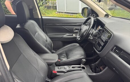 Mitsubishi Outlander III рестайлинг 3, 2016 год, 1 870 000 рублей, 9 фотография