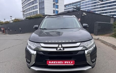 Mitsubishi Outlander III рестайлинг 3, 2016 год, 1 870 000 рублей, 2 фотография