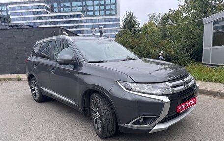 Mitsubishi Outlander III рестайлинг 3, 2016 год, 1 870 000 рублей, 3 фотография
