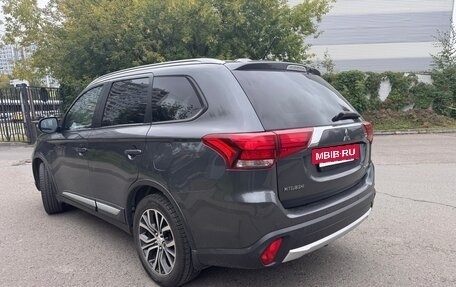 Mitsubishi Outlander III рестайлинг 3, 2016 год, 1 870 000 рублей, 11 фотография