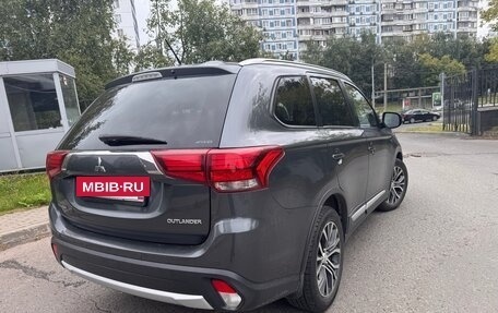 Mitsubishi Outlander III рестайлинг 3, 2016 год, 1 870 000 рублей, 6 фотография