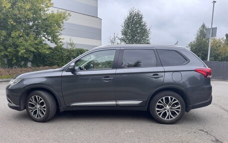 Mitsubishi Outlander III рестайлинг 3, 2016 год, 1 870 000 рублей, 12 фотография