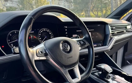 Volkswagen Touareg III, 2019 год, 4 620 000 рублей, 8 фотография