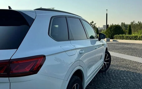 Volkswagen Touareg III, 2019 год, 4 620 000 рублей, 3 фотография