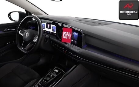 Volkswagen Golf VIII, 2023 год, 2 790 000 рублей, 13 фотография