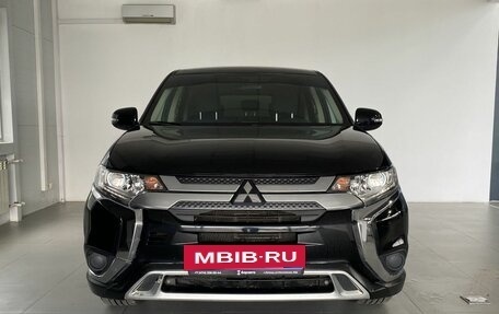 Mitsubishi Outlander III рестайлинг 3, 2019 год, 2 000 000 рублей, 2 фотография
