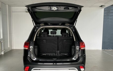 Mitsubishi Outlander III рестайлинг 3, 2019 год, 2 000 000 рублей, 6 фотография