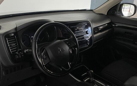 Mitsubishi Outlander III рестайлинг 3, 2019 год, 2 000 000 рублей, 10 фотография