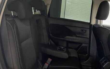 Mitsubishi Outlander III рестайлинг 3, 2019 год, 2 000 000 рублей, 17 фотография