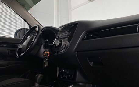 Mitsubishi Outlander III рестайлинг 3, 2019 год, 2 000 000 рублей, 16 фотография