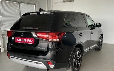 Mitsubishi Outlander III рестайлинг 3, 2019 год, 2 000 000 рублей, 4 фотография