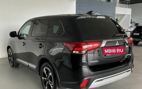 Mitsubishi Outlander III рестайлинг 3, 2019 год, 2 000 000 рублей, 7 фотография