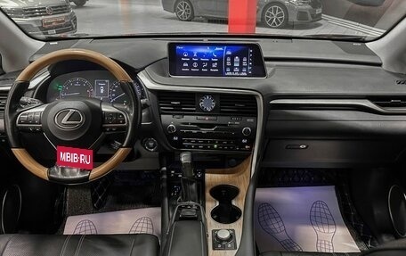 Lexus RX IV рестайлинг, 2017 год, 3 450 000 рублей, 30 фотография