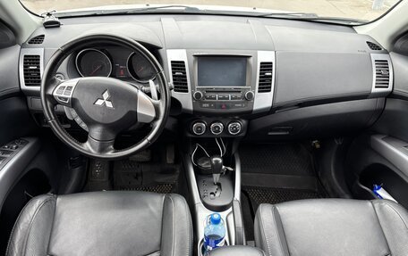 Mitsubishi Outlander III рестайлинг 3, 2012 год, 1 600 000 рублей, 14 фотография