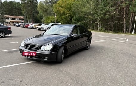 Mercedes-Benz C-Класс, 2006 год, 850 000 рублей, 4 фотография