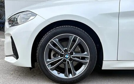 BMW 1 серия, 2022 год, 2 200 000 рублей, 3 фотография