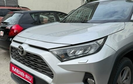 Toyota RAV4, 2020 год, 3 000 000 рублей, 2 фотография