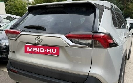 Toyota RAV4, 2020 год, 3 000 000 рублей, 4 фотография