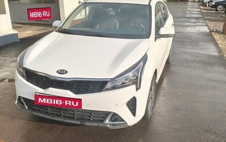 KIA Rio IV, 2021 год, 1 999 999 рублей, 2 фотография