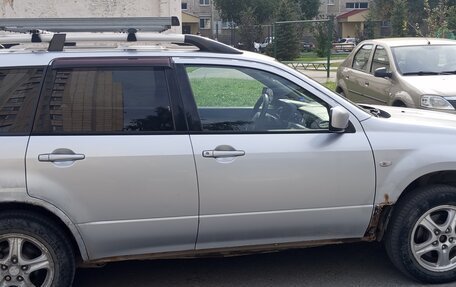 Mitsubishi Outlander III рестайлинг 3, 2004 год, 700 000 рублей, 4 фотография