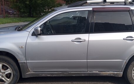 Mitsubishi Outlander III рестайлинг 3, 2004 год, 700 000 рублей, 6 фотография