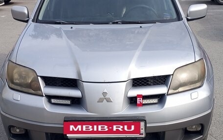 Mitsubishi Outlander III рестайлинг 3, 2004 год, 700 000 рублей, 5 фотография