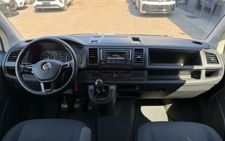 Volkswagen Caravelle T6 рестайлинг, 2018 год, 2 399 000 рублей, 12 фотография