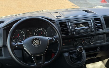 Volkswagen Caravelle T6 рестайлинг, 2018 год, 2 399 000 рублей, 13 фотография