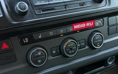 Volkswagen Caravelle T6 рестайлинг, 2018 год, 2 399 000 рублей, 16 фотография