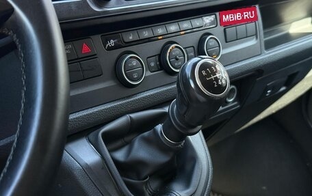 Volkswagen Caravelle T6 рестайлинг, 2018 год, 2 399 000 рублей, 17 фотография