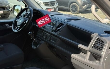 Volkswagen Caravelle T6 рестайлинг, 2018 год, 2 399 000 рублей, 22 фотография