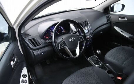 Hyundai Solaris II рестайлинг, 2015 год, 950 000 рублей, 9 фотография