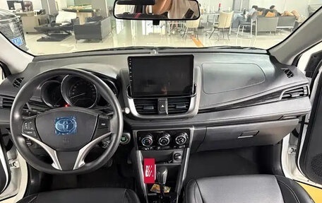 Toyota Yaris XP150 рестайлинг, 2022 год, 1 470 000 рублей, 7 фотография