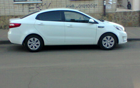 KIA Rio III рестайлинг, 2013 год, 1 050 000 рублей, 2 фотография