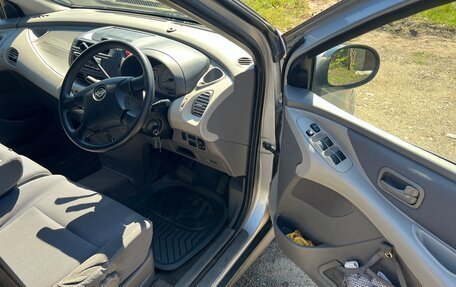 Nissan Tino, 2001 год, 320 000 рублей, 5 фотография