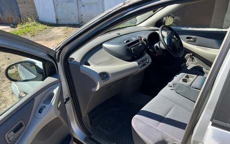 Nissan Tino, 2001 год, 320 000 рублей, 8 фотография